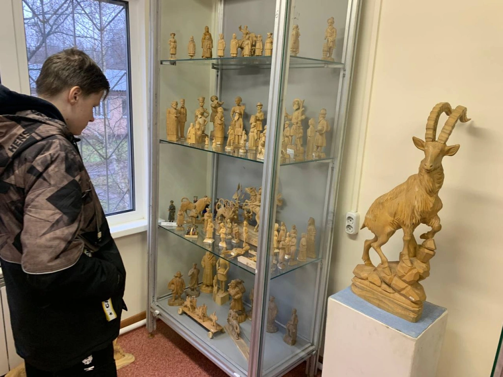 ученики в музее.jpg